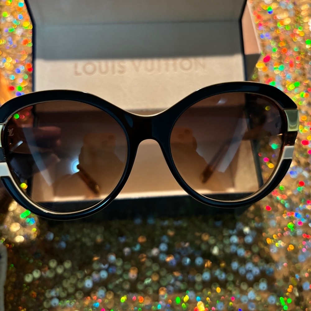 AUTHENTUC LOUIS VUITTON SUNGLASSES